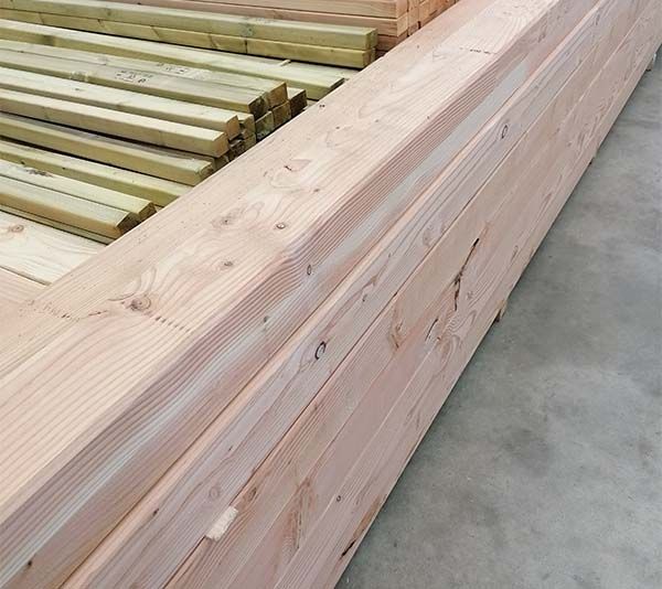 Notre équipe vous aide à choisir le bois de charpente ou d'ossature le plus adapté à votre projet en neuf ou en rénovation