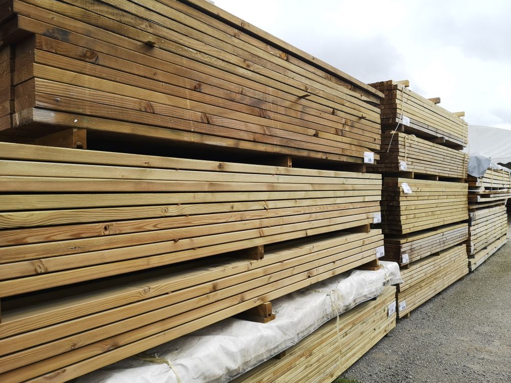 Châteaulin Bois vous propose diveres essences de bois adaptées à vos travaux en extérieur